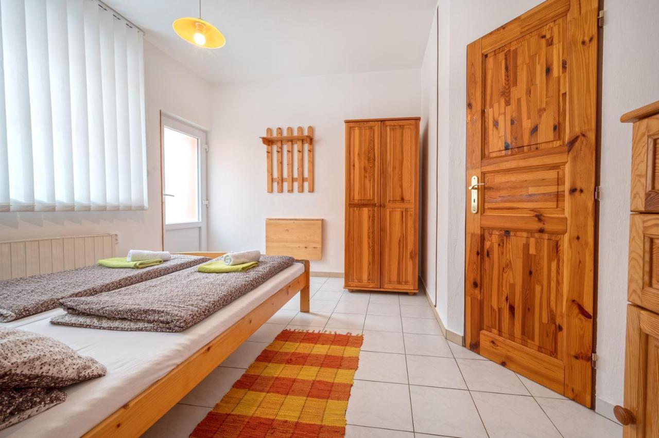 Penzion U Kostela Mikulčice Esterno foto