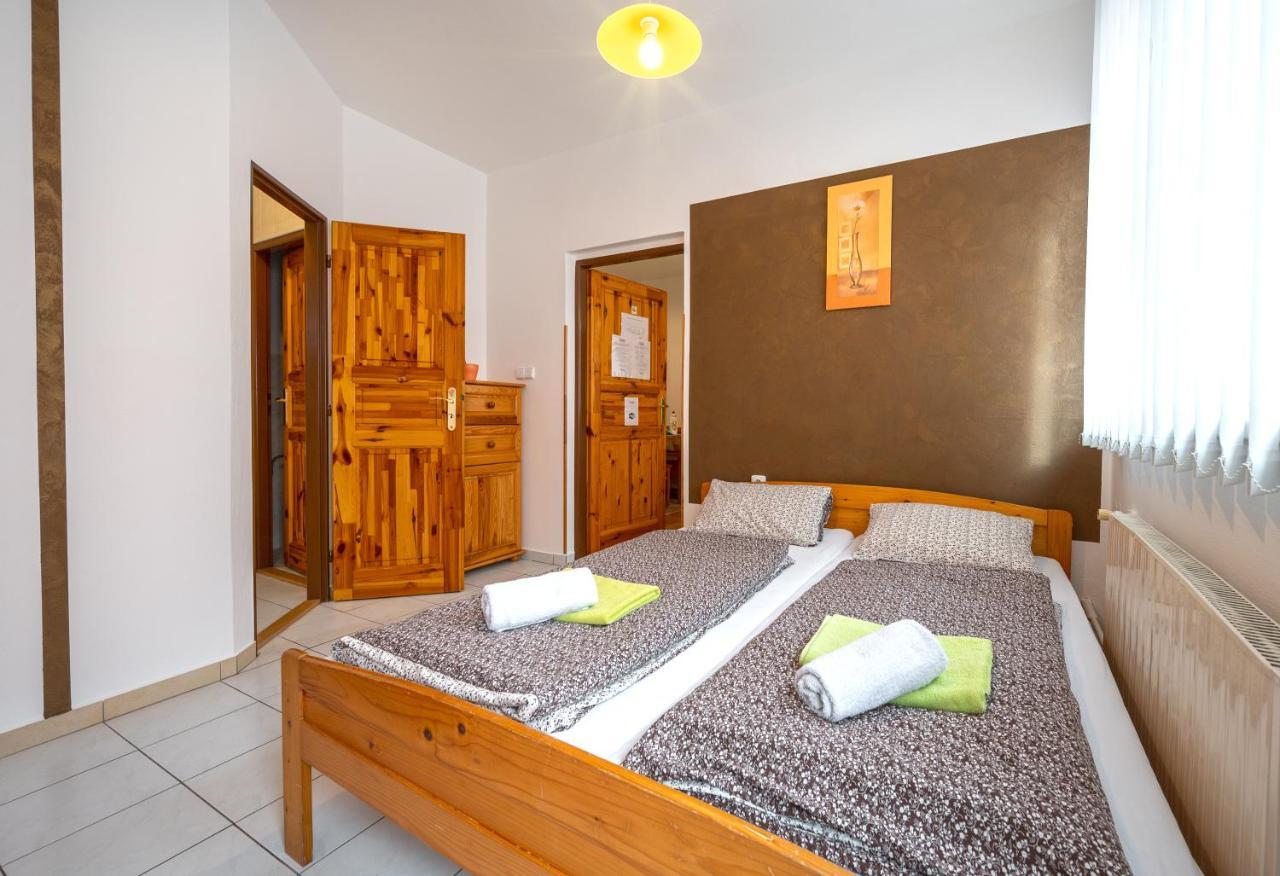 Penzion U Kostela Mikulčice Esterno foto