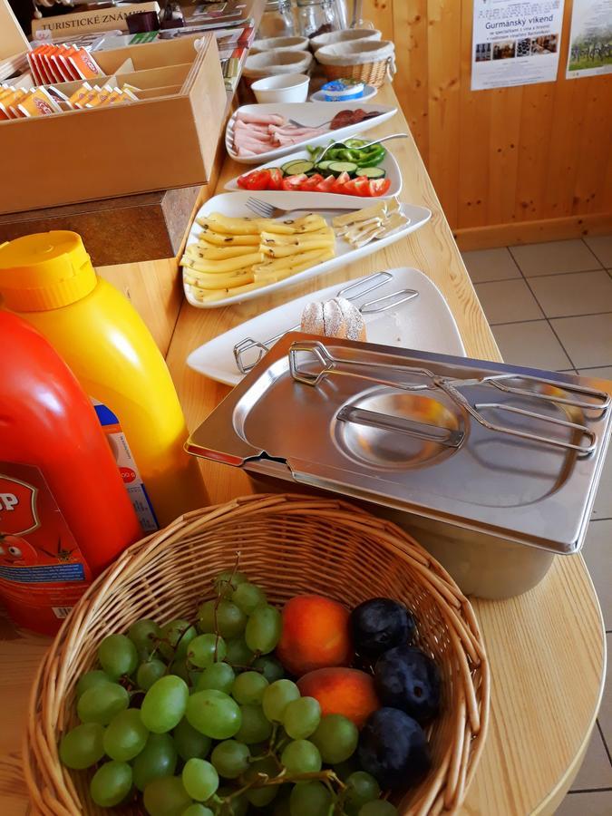 Penzion U Kostela Mikulčice Esterno foto